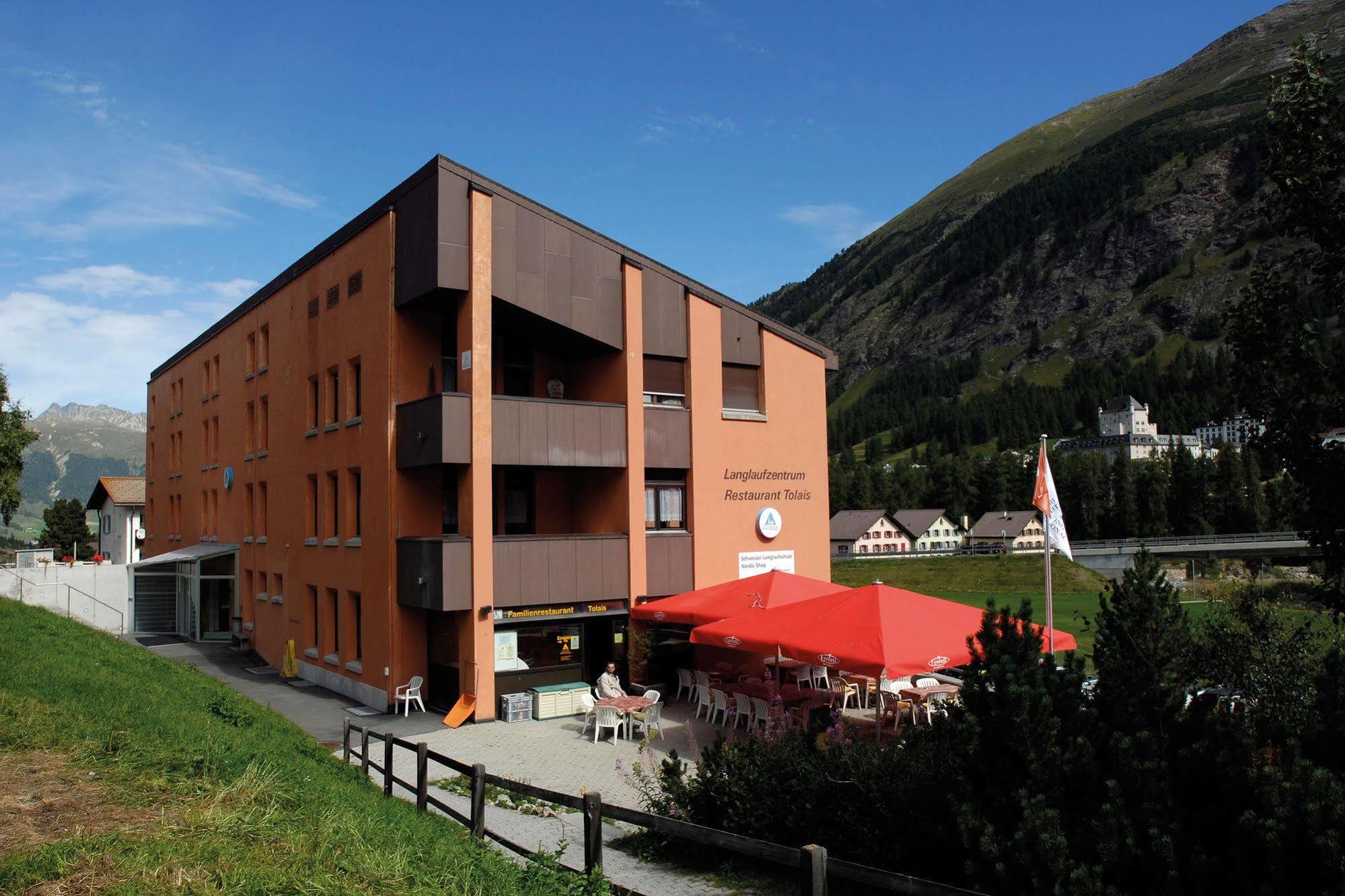 Youth Hostel *